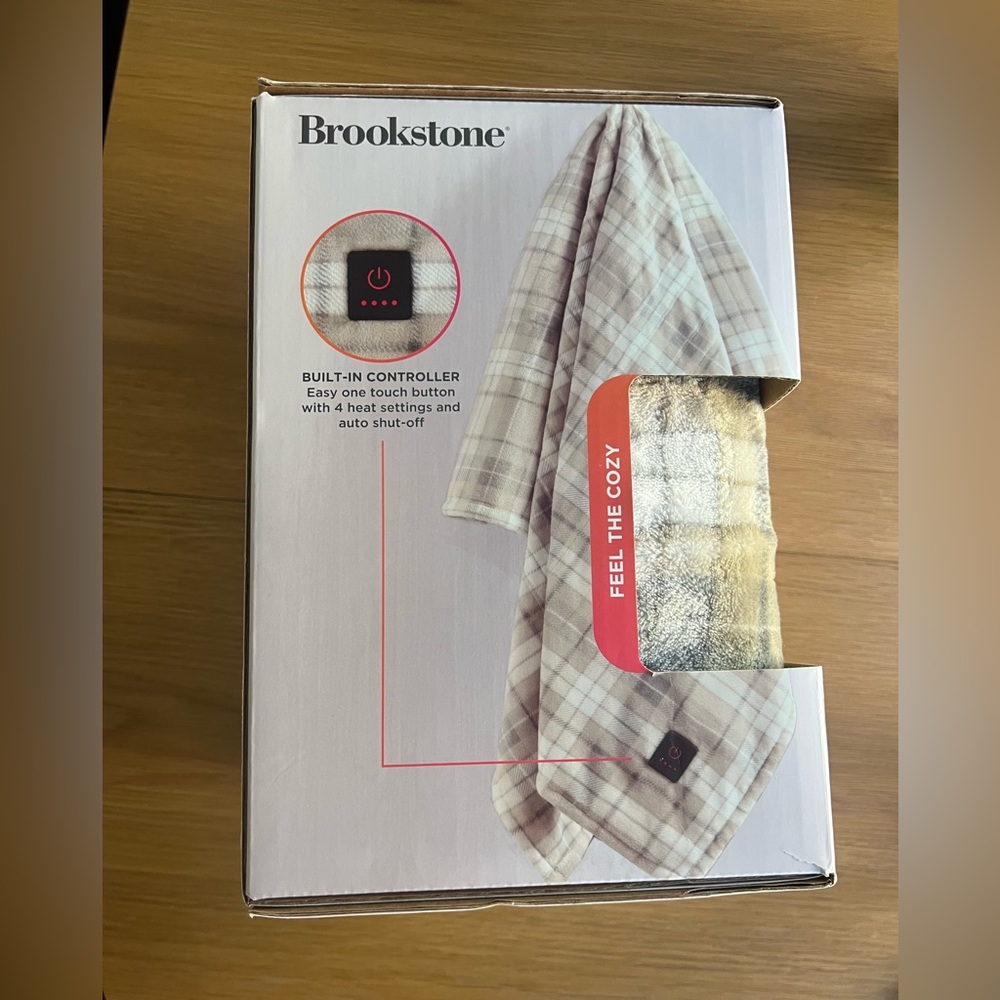 Brand New! Brookstone Cozy Heated Plush Throw - Picture 2 of 6